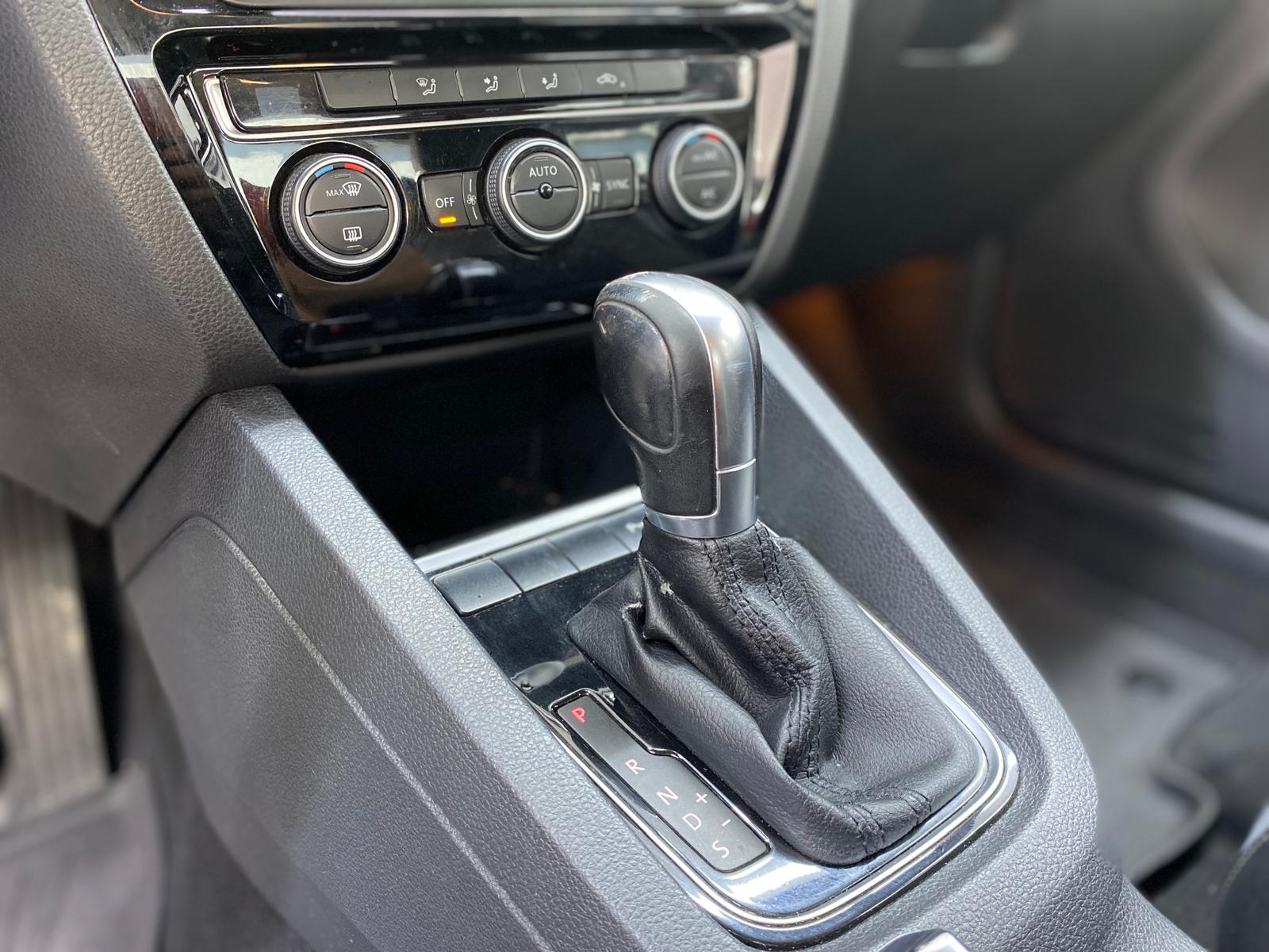 VOLKSWAGEN JETTA 17